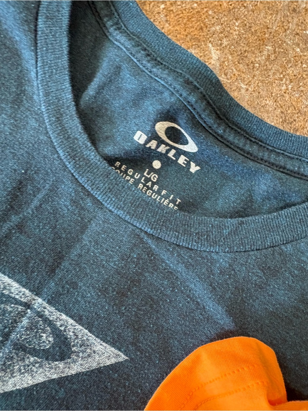Oakley large shirt tshirt - Picture 6 of 6